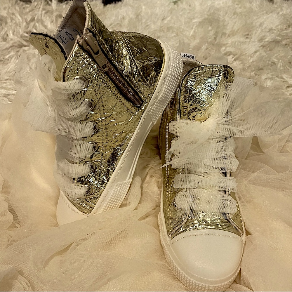 Magil Made in Italy Girls Hightop Sneakers color: gold size: 13T